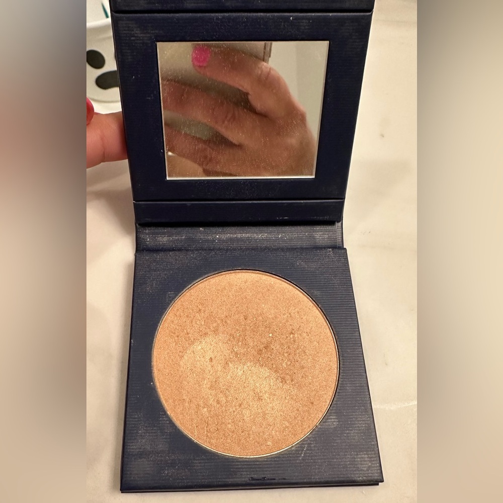 Beautycounter highlighter